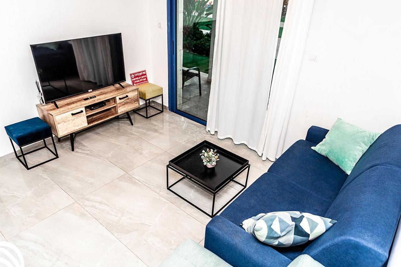 Appartamento דירת גן פונה לבריכה - Pool Garden View Eilat Esterno foto