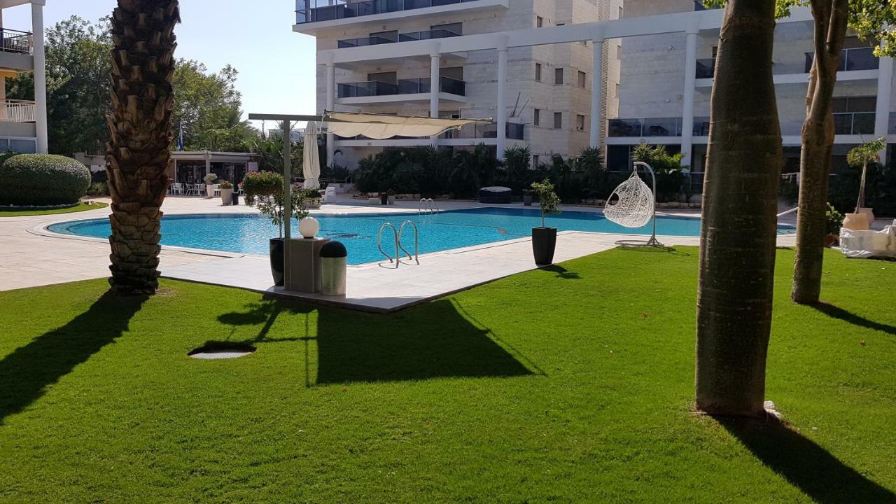 Appartamento דירת גן פונה לבריכה - Pool Garden View Eilat Esterno foto