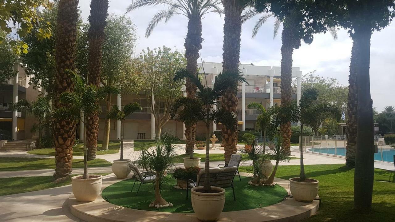 Appartamento דירת גן פונה לבריכה - Pool Garden View Eilat Esterno foto